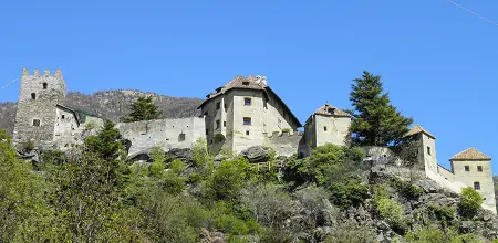 Über Waalwege zum Schloss Juval