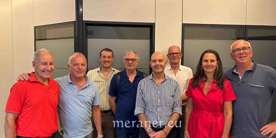 V.l. Georg Hager, Peter Wenter, Josef Insam, Fabio Rizzi, Nerio Zaccaria, Gerhard Stanzel, Patrizia Pircher und Joachim Ellmenreich
