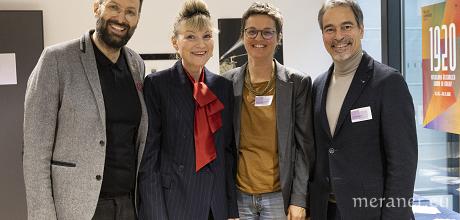 Im Foto, von links nach rechts: Andreas Eisendle (Euregio Tirol-Südtirol-Trentino / Programmleiter), Melanie Wiener (Land Tirol - Leiterin Abietung Kultur), Verena Malfertheiner (Didaktisches Team des Palais Mamming Museums), Tiziano Rosani (Palais Mamming Museum).