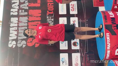 Viviane Graif (Mitte) hat in Rijeka Gold über 50 m Brust und Silber über 100 m Brust errungen.