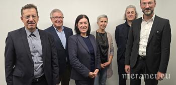 Foto des Verwaltungsrates (von links nach rechts: Giovanni Mischi, Josef Andreas Haspinger, Roberta Rigamonti, Franca Marchetto, Kunigunde Weissenegger sowie Präsident Armin Reinstadler)