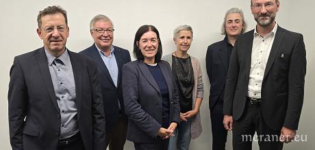 Foto des Verwaltungsrates (von links nach rechts: Giovanni Mischi, Josef Andreas Haspinger, Roberta Rigamonti, Franca Marchetto, Kunigunde Weissenegger sowie Präsident Armin Reinstadler)