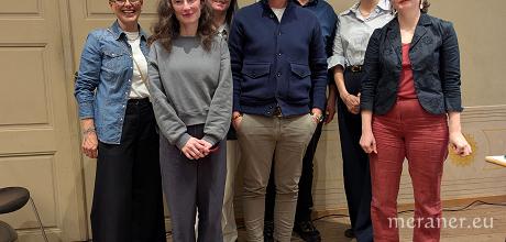 Vorstand mit Mitarbeiterinnen, v.l.n.r. Lisa Leoni, Marianne Lechner, Thina Adams, Florian Hofer, Robert Gruber, Julia Aufderklamm und Mirjam Kaufmann