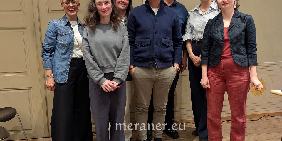 Vorstand mit Mitarbeiterinnen, v.l.n.r. Lisa Leoni, Marianne Lechner, Thina Adams, Florian Hofer, Robert Gruber, Julia Aufderklamm und Mirjam Kaufmann