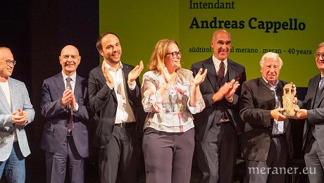 (v.l.): Wolfgang Töchterle, Nerio Zaccaria, Philipp Achammer, Barbara Hölz, Helmuth Köcher, Hermann Schnitzer und Andreas Cappello – Foto © Mediamacs KG