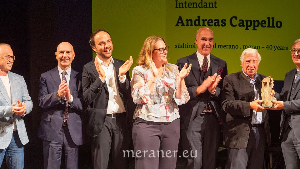 (v.l.): Wolfgang Töchterle, Nerio Zaccaria, Philipp Achammer, Barbara Hölz, Helmuth Köcher, Hermann Schnitzer und Andreas Cappello – Foto © Mediamacs KG