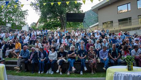 Rund 200 ehrenamtlich Engagierte sorgten für eine gut gefüllte Freilichtbühne und beste Stimmung im Naturnser Bürger- und Rathaus.